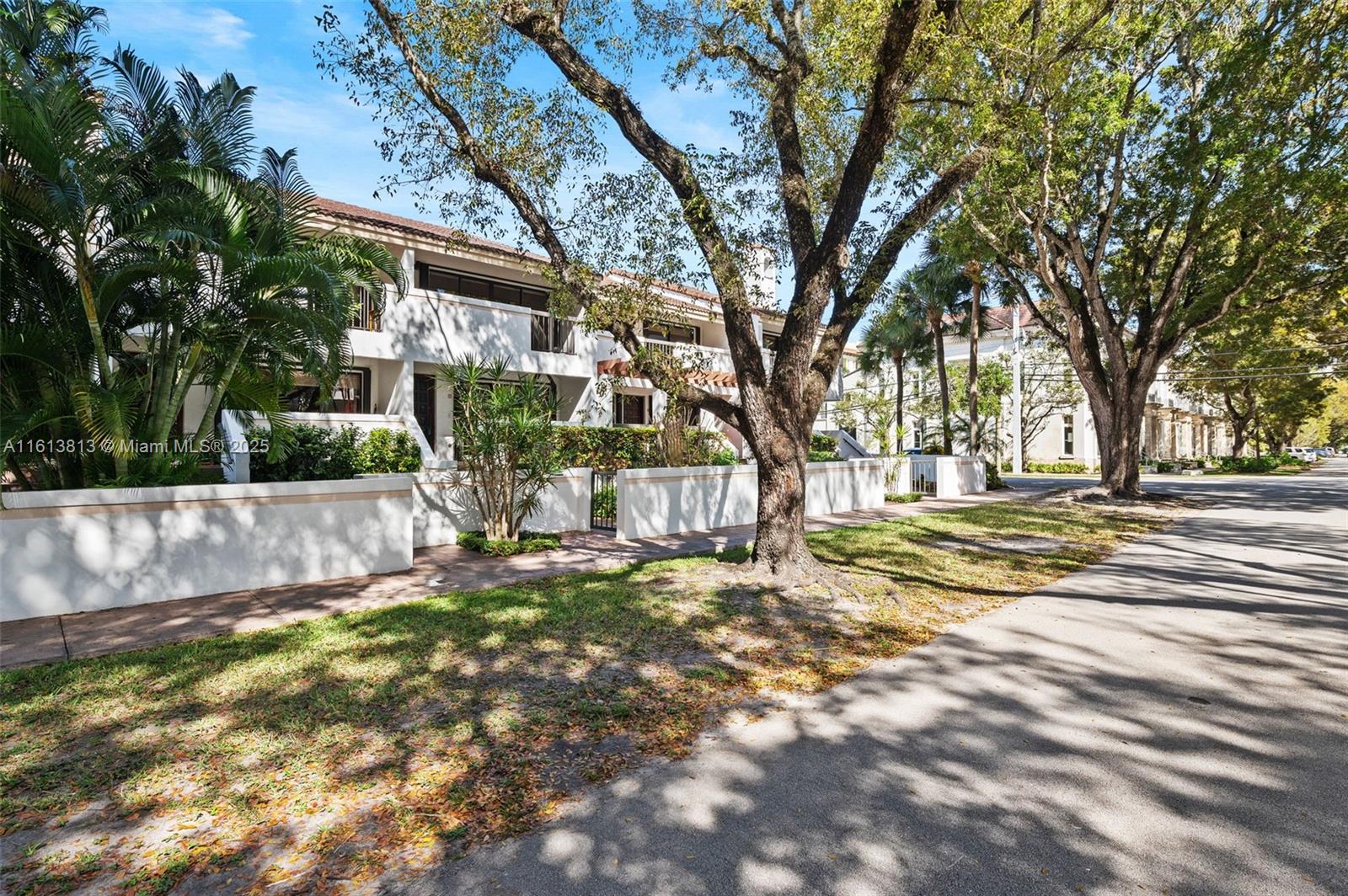 2600 Cardena St 7, Coral Gables, Broward County, Florida - 2 Bedrooms  
3 Bathrooms - 