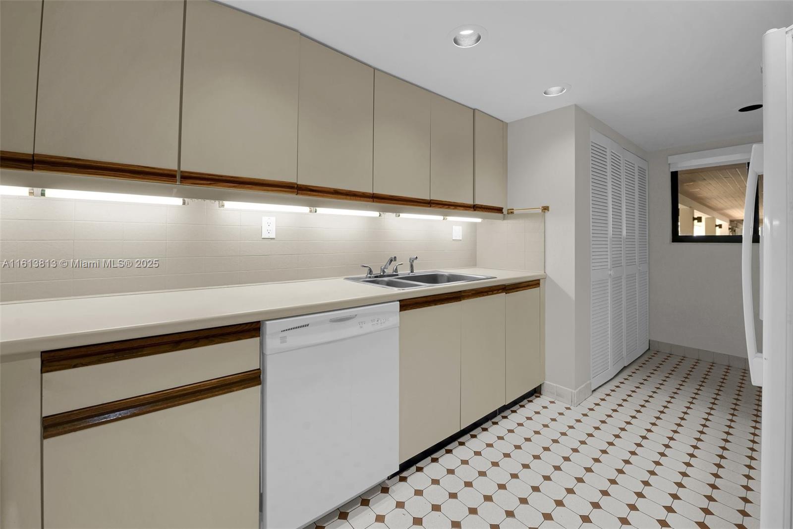 BILTMORE COURT VILLAS CON - Residential