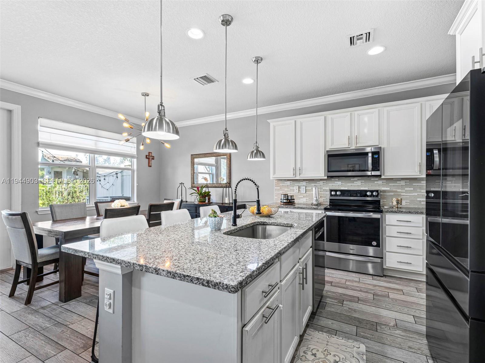 HILLCREST COUNTRY CLUB NO - Residential