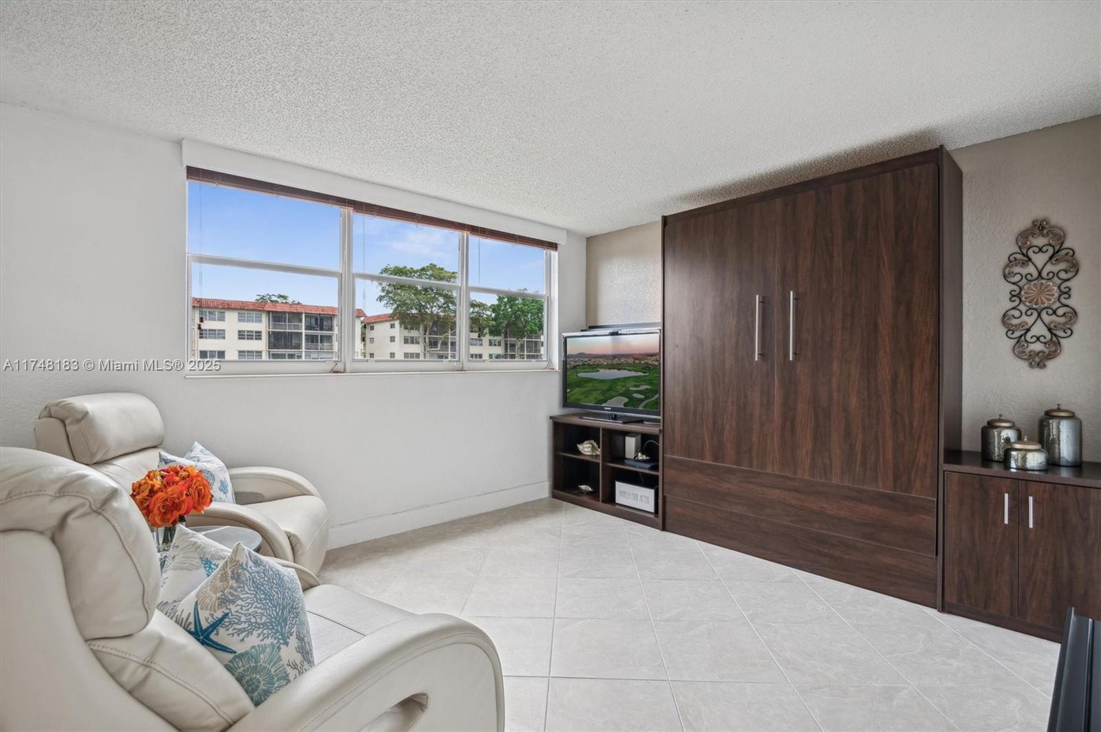 HOLLYBROOK GOLF - Residential