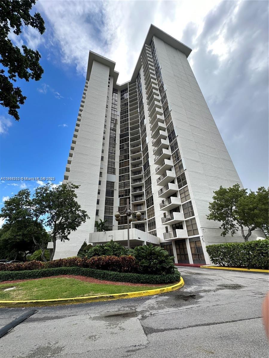 TOWER AT BISCAYNE COVE CO - Residential Lease