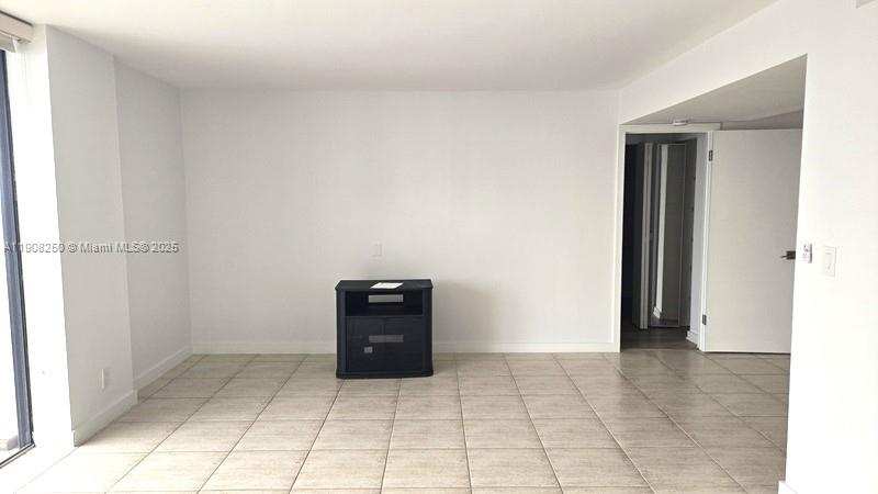 TOWER AT BISCAYNE COVE CO - Residential Lease