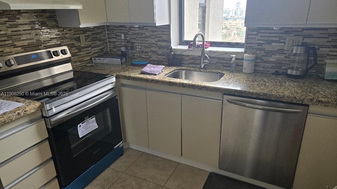 TOWER AT BISCAYNE COVE CO - Residential Lease