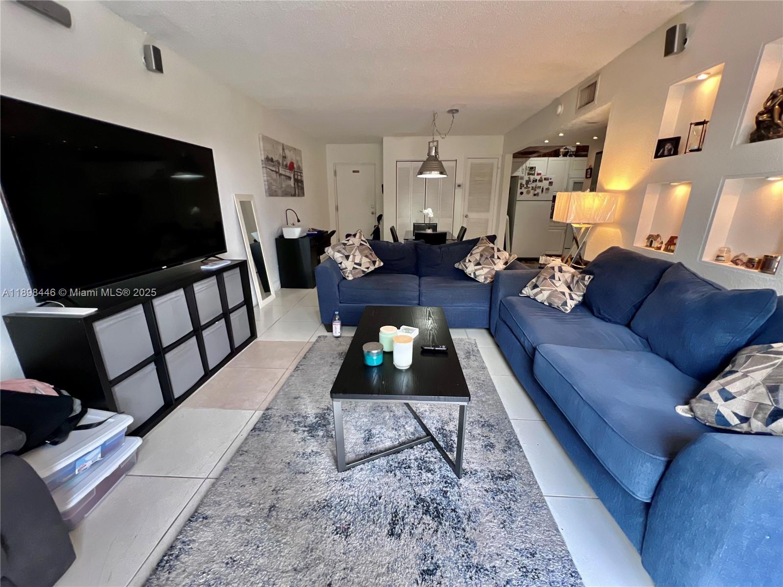 LAKEVIEW GARDENS AT MIAMI - Residential