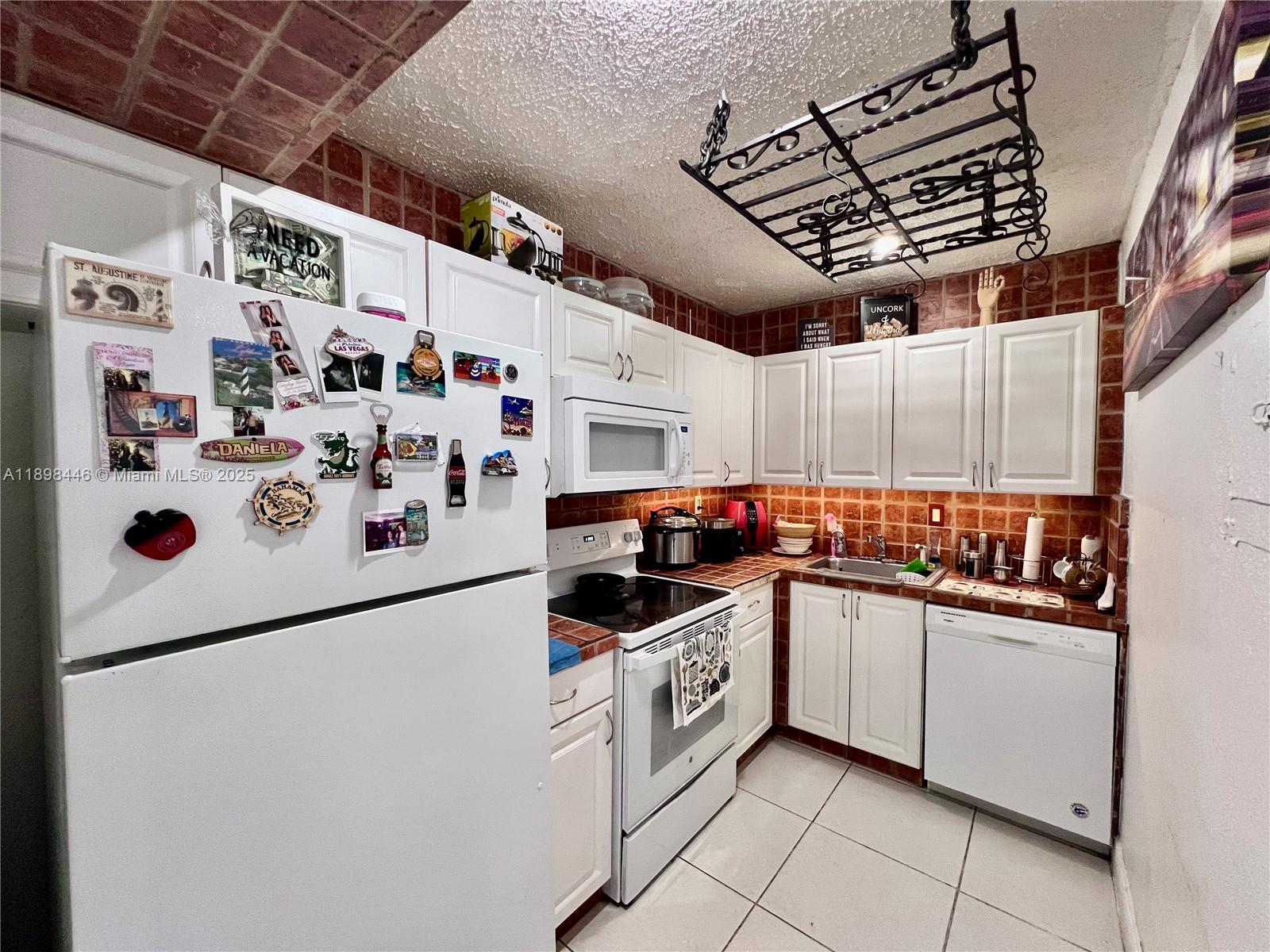LAKEVIEW GARDENS AT MIAMI - Residential