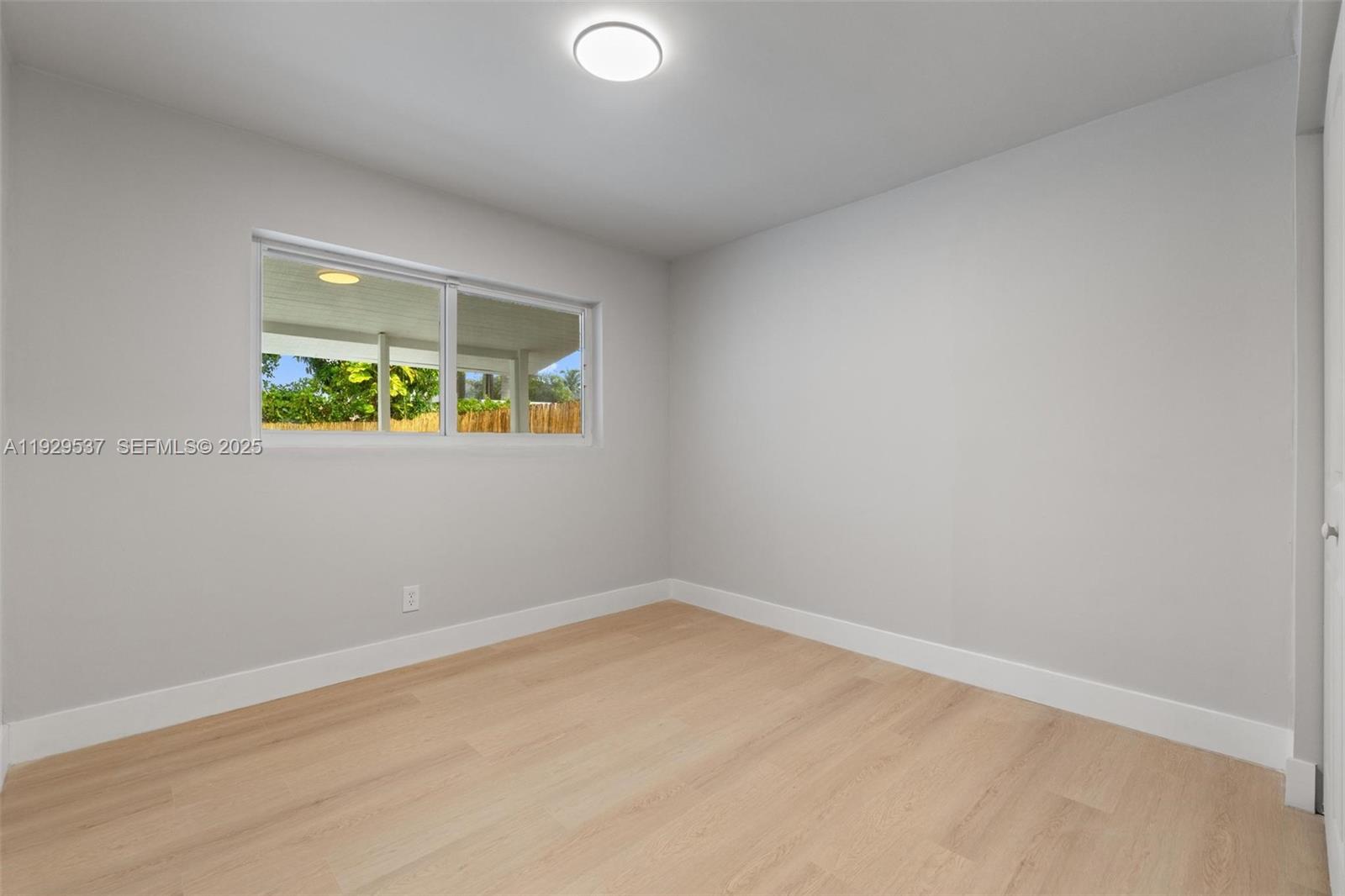 BISCAYNE SHORES UNIT 4 - Residential