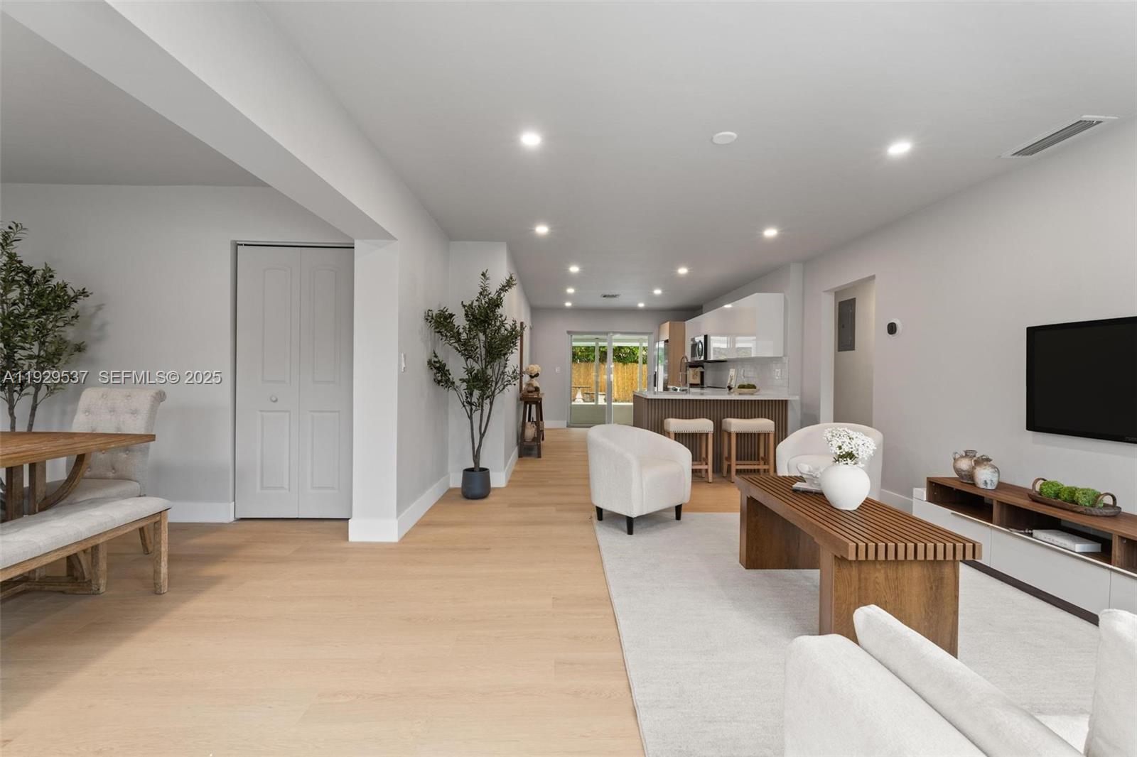 BISCAYNE SHORES UNIT 4 - Residential