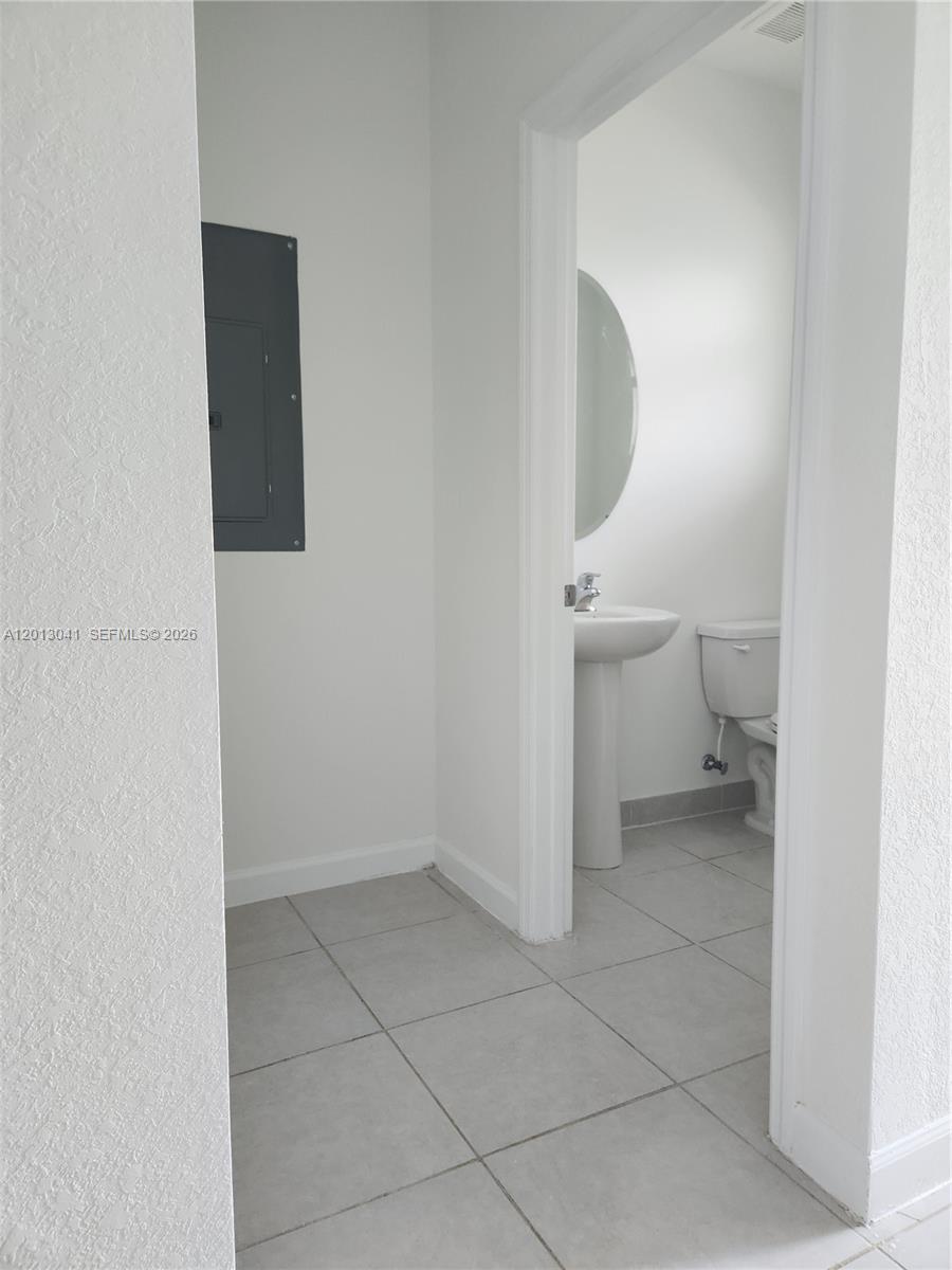 KEYS GATE RESIDENTIAL - Residential Lease