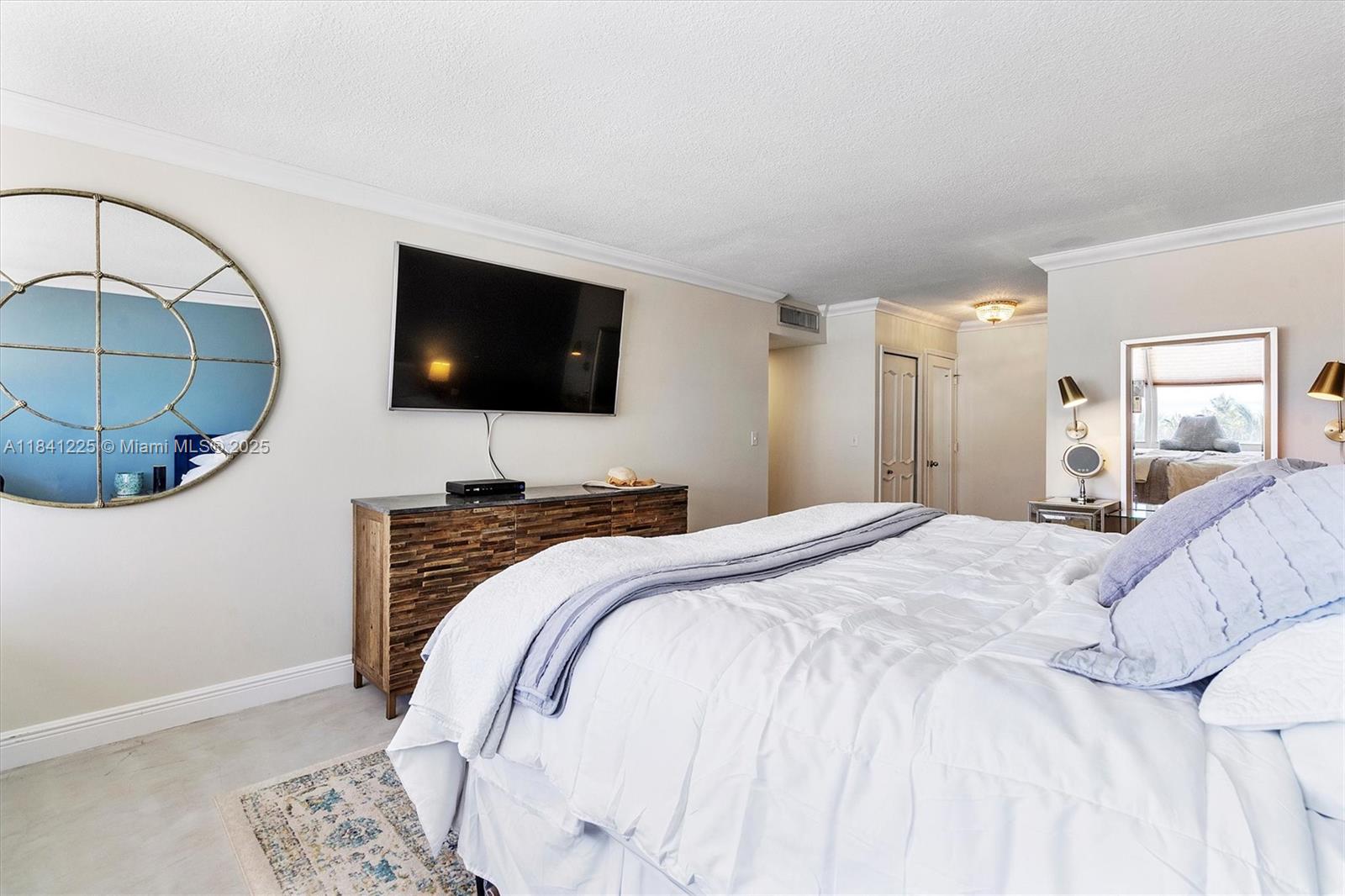 AQUARIUS CONDO - Residential