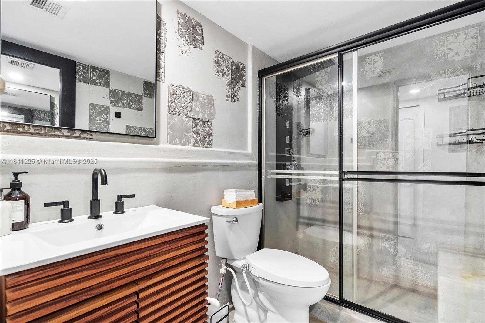 AQUARIUS CONDO - Residential