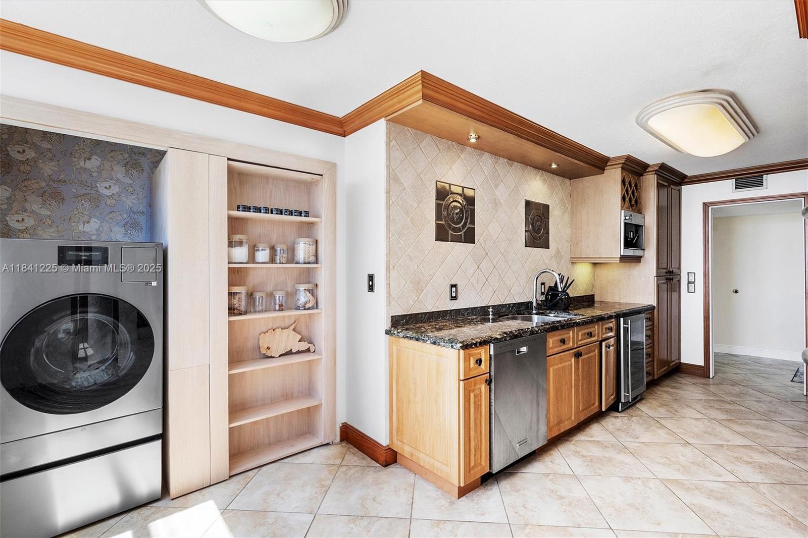 AQUARIUS CONDO - Residential