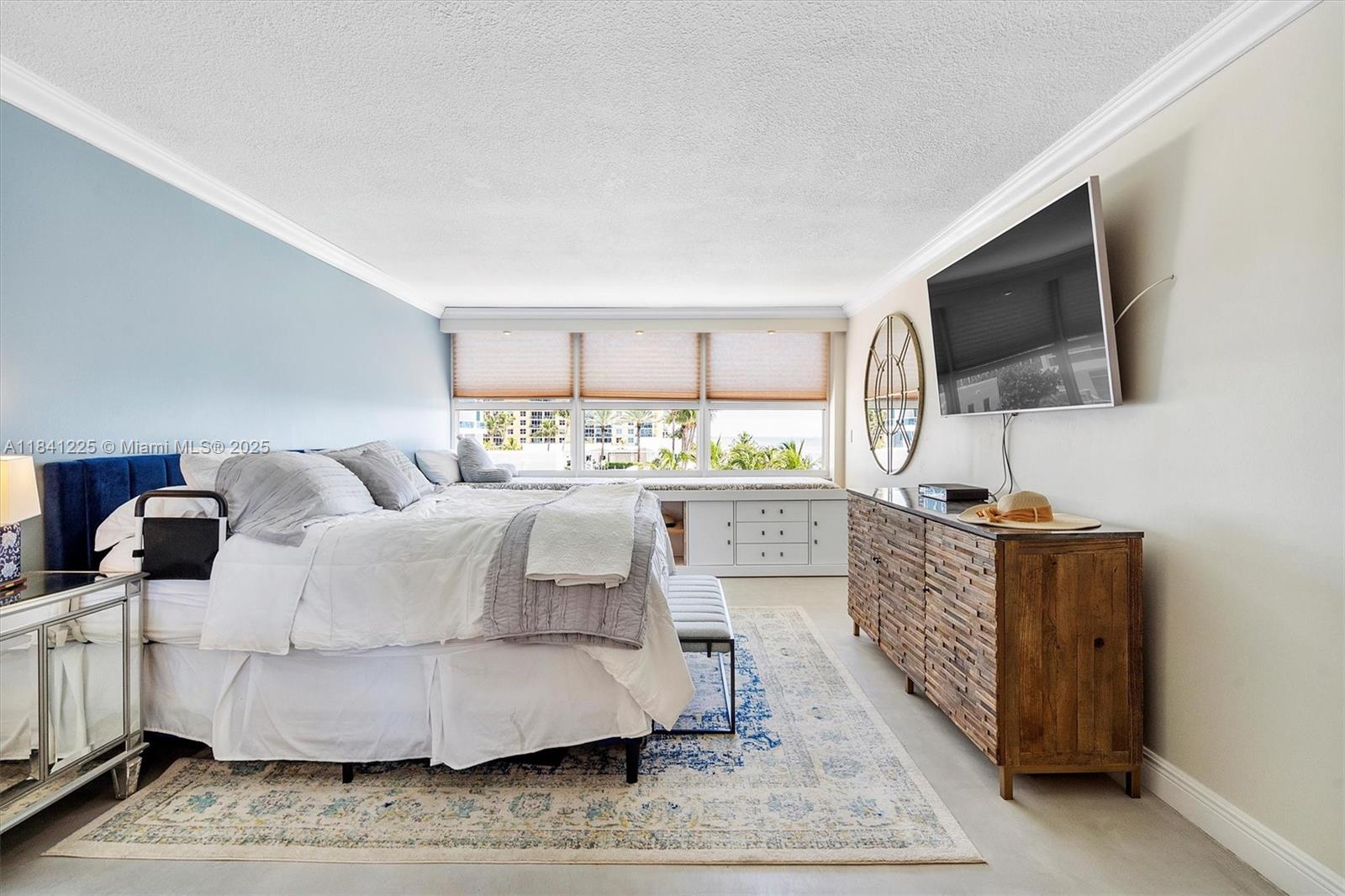 AQUARIUS CONDO - Residential