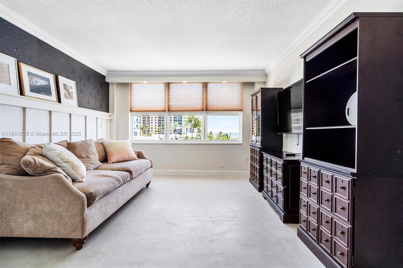 AQUARIUS CONDO - Residential