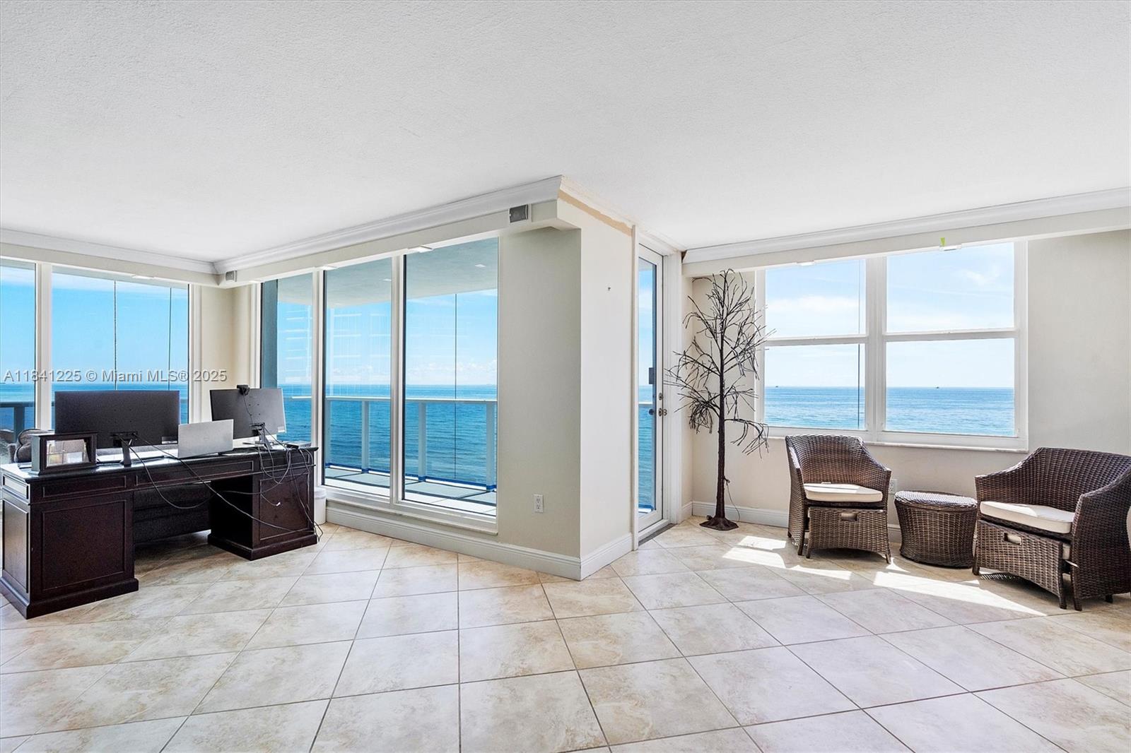 AQUARIUS CONDO - Residential