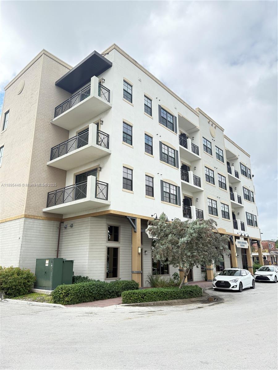 Fantastic 1 bed, 1 bath unit located just minutes from Broward College and Nova Southeastern University! This well-maintained apt., a spacious layout, and plenty of natural light. Move-in ready and perfect for students or professionals seeking convenience and comfort. Close to shopping, dining, and major highways.