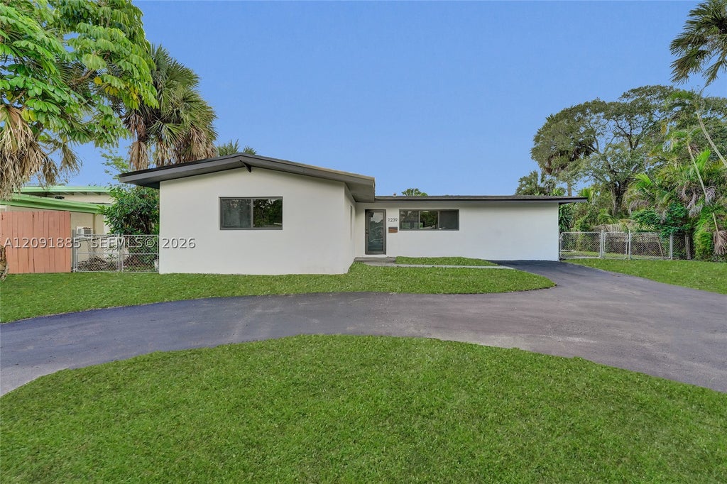 Photo of 1239 SW 29th Ter, Fort Lauderdale, FL 33312 (MLS # A12091885)