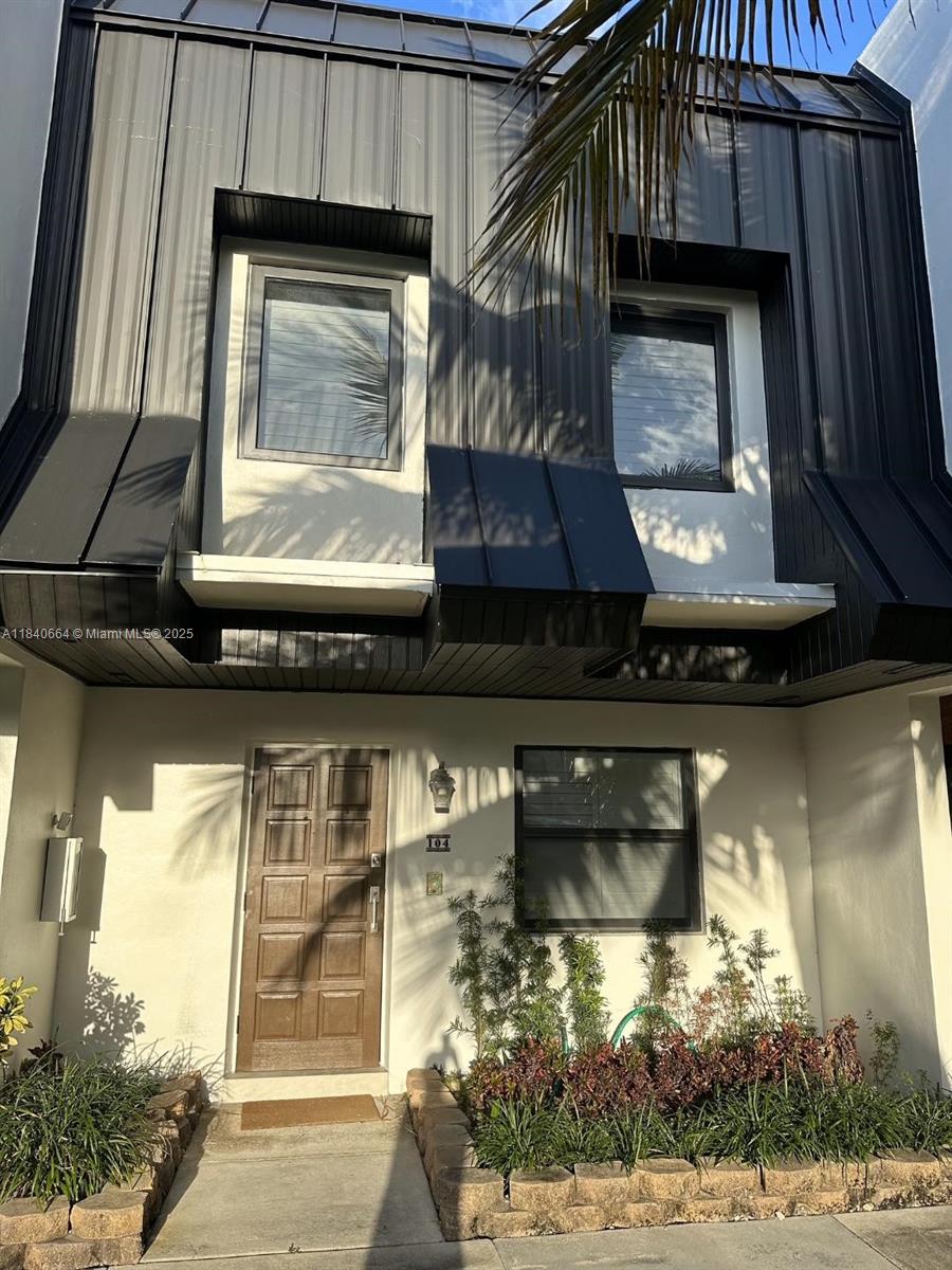 BEAUTIFULLY REMODELED 2BR/2.5BA TOWNHOUSE WITH PRIVATE PATIO, OFFERED FULLY FURNISHED. FEATURES TWO MASTER BEDROOMS WITH EN-SUITE FULL BATHROOMS, A MODERN KITCHEN, OPEN LIVING AND DINNING AREAS, A HALF BATH ON THE MAIN FLOOR,FULL-SIZED WASHER AND DRYER. THOUGHTFULLY UPDATED WITH HIGH END FINISHES THROUGHOUT,THIS HOME IS MOVE-IN READY. Call owner for showings
FEATURES : ASSIGNED PARKING, UPDATED KITCHEN WITH DISHWASHER AND MICROWAVE, LEATHER ELECTRIC RECLINING SECTIONAL SOFA, DINNING TABLE WITH SEATING FOR 8, KING SIZE BED ,FLAT SCREEN TVS IN ALL ROOMS FULL SIZE WASHER AND DRYER, LARGE PRIVATE PATIO .
LOCATED IN THE HEARTBOF SOUTH MIAMI, CLOSE TO DINNING AREAS,SHOPPING, AND MAJOR HIGHWAYS. PERFECT FOR PRIMARY RESIDENCE OR INVESTMENT PROPERTY.