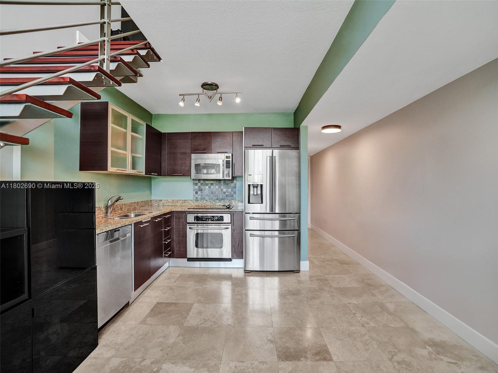 41 SE 5th St 803