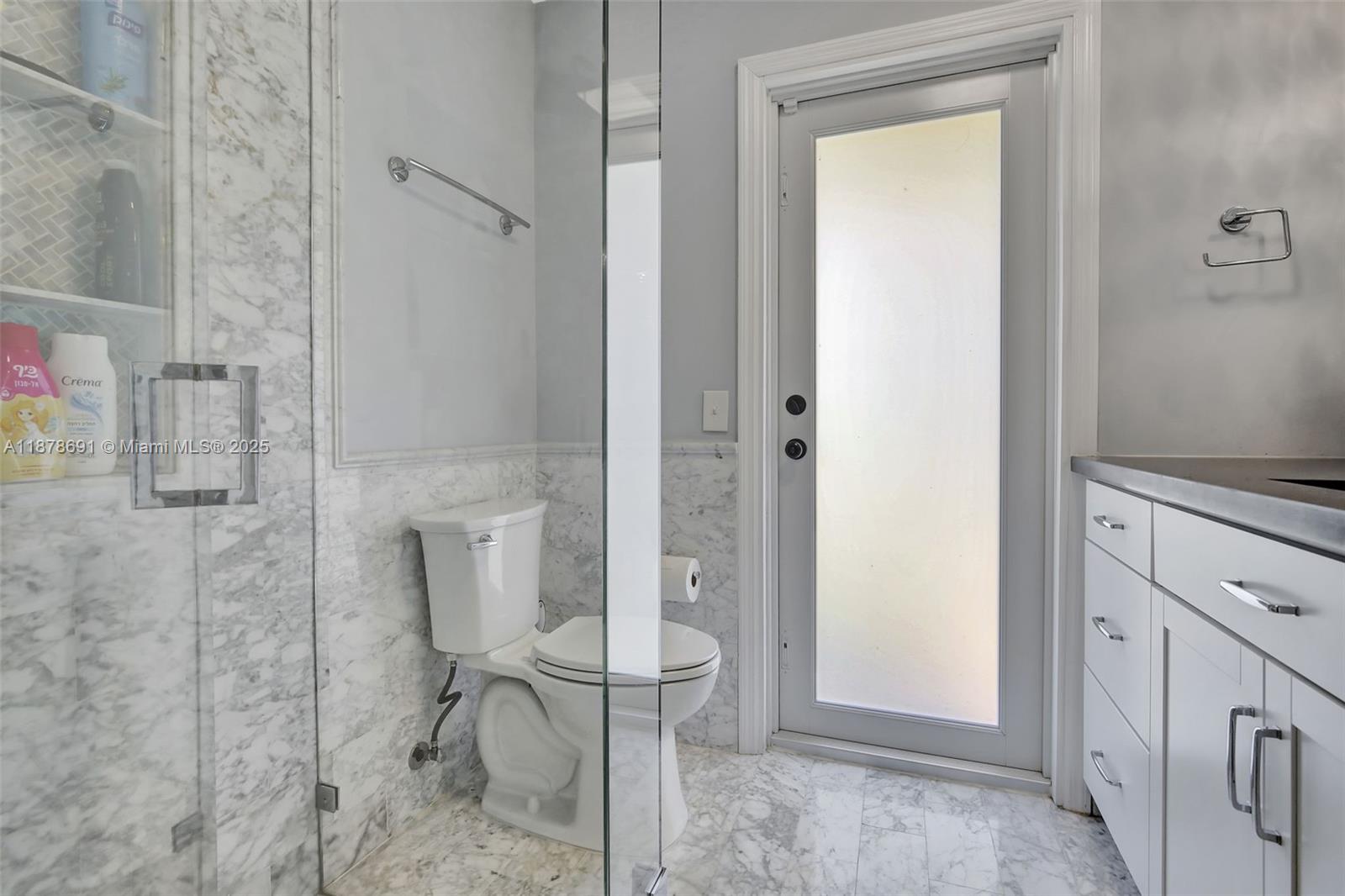 HOLLYWOOD HILLS - Residential Lease