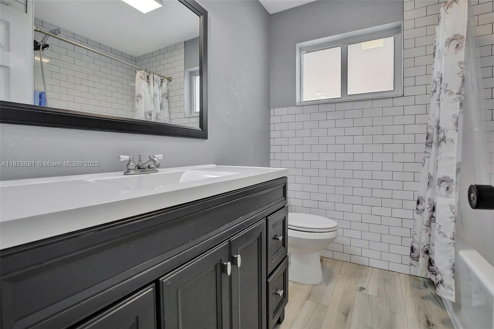 HOLLYWOOD HILLS - Residential Lease