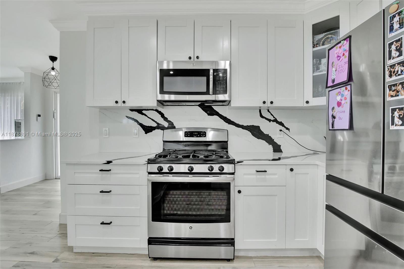 HOLLYWOOD HILLS - Residential Lease