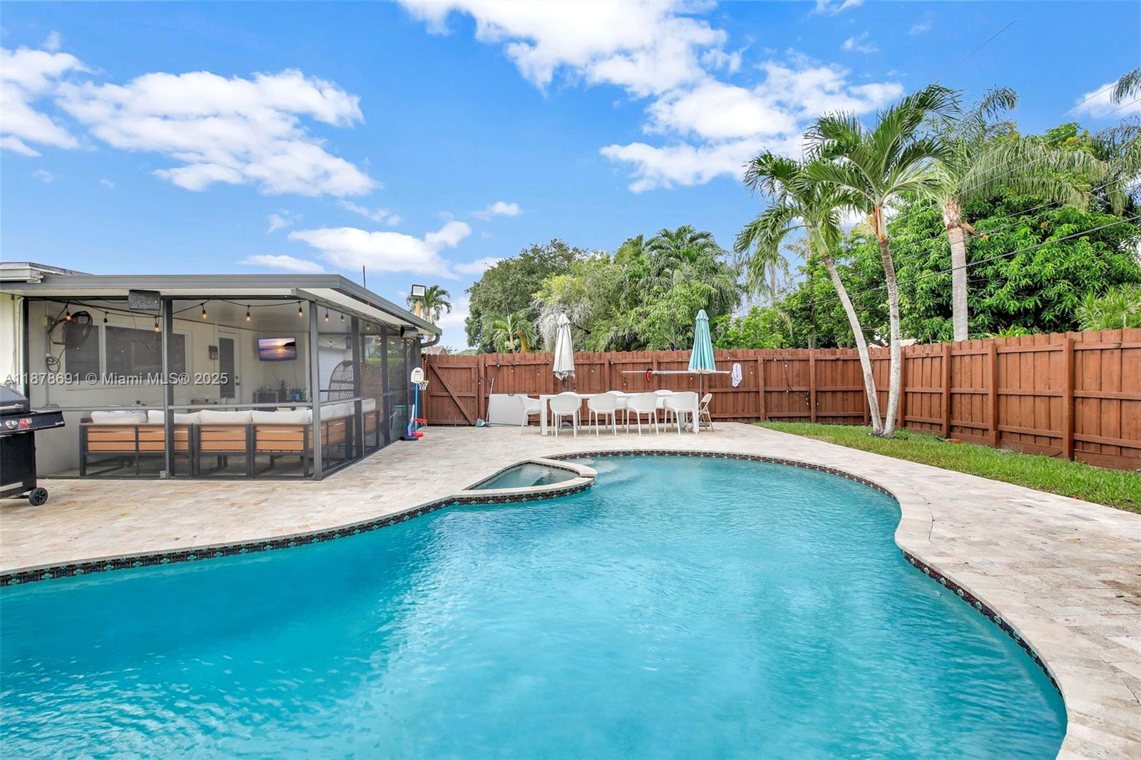 HOLLYWOOD HILLS - Residential Lease