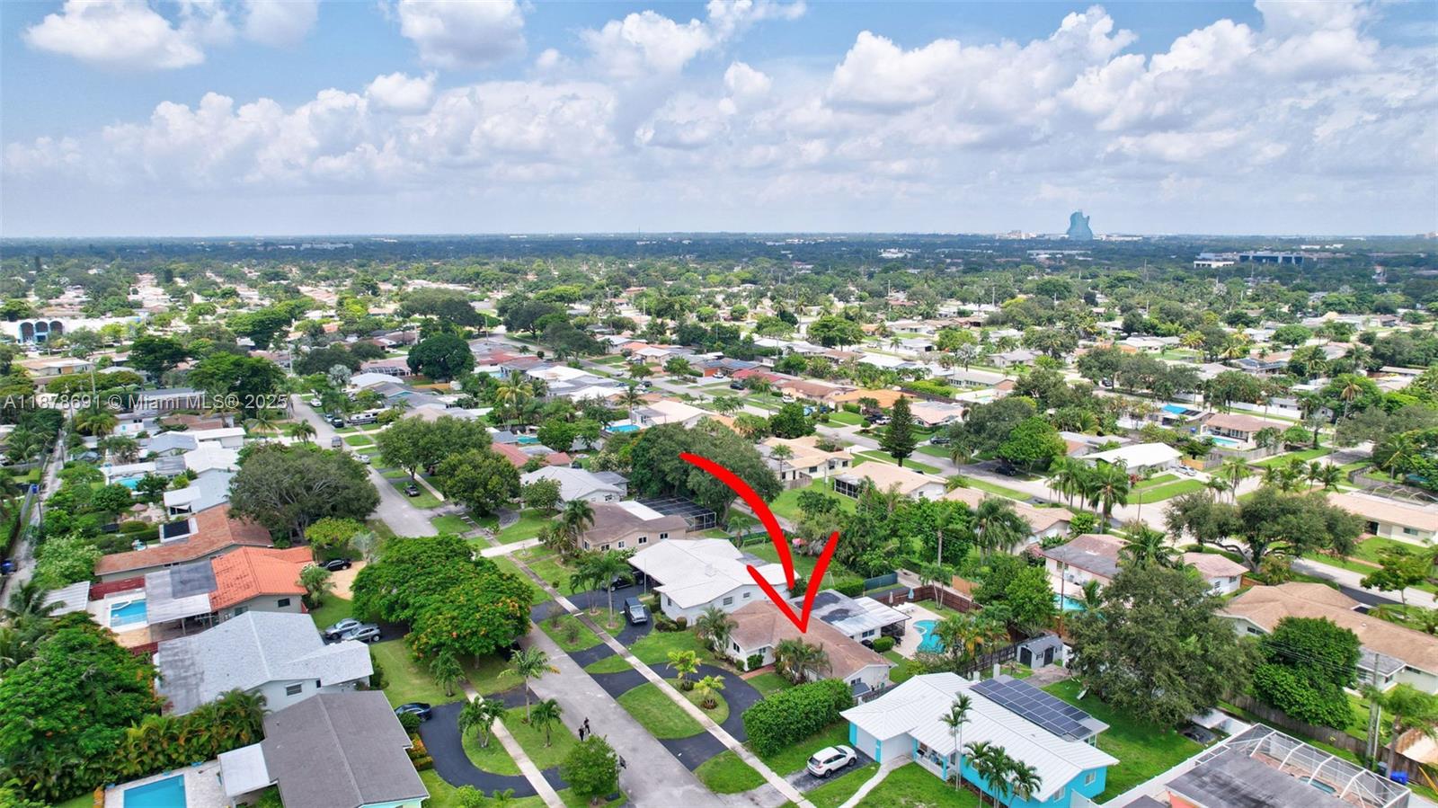 HOLLYWOOD HILLS - Residential Lease