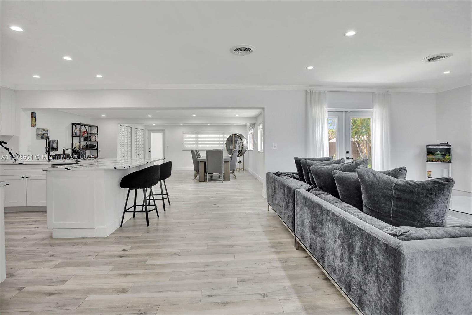 HOLLYWOOD HILLS - Residential Lease