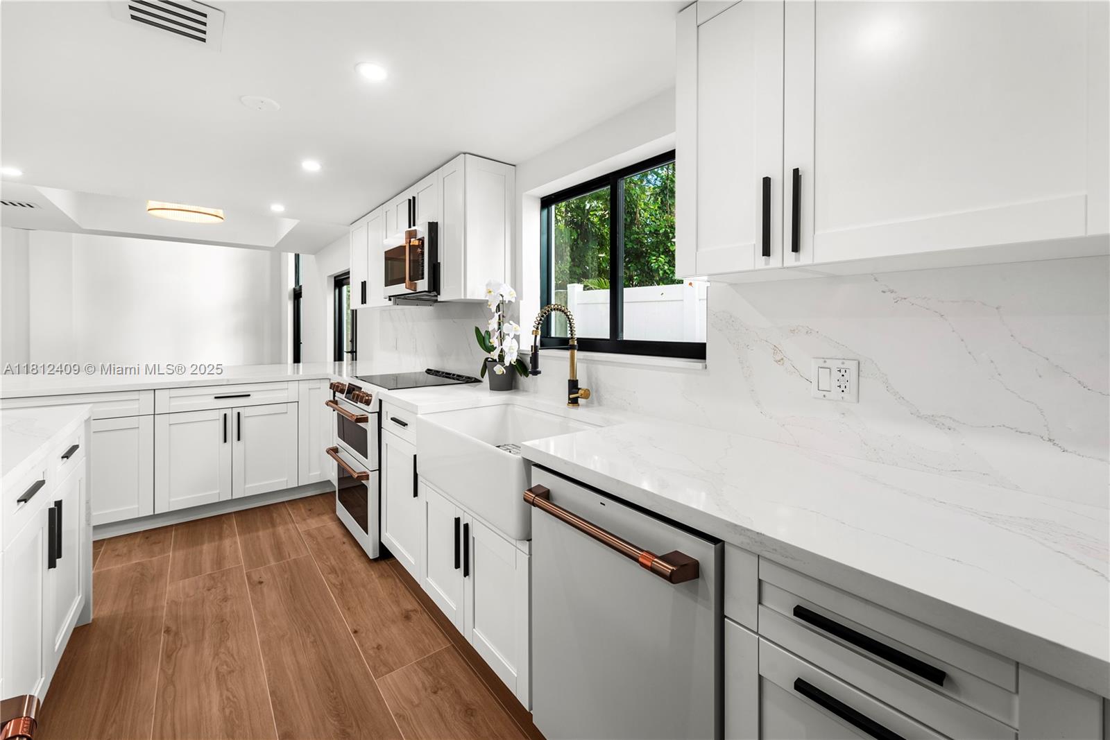 Live in luxury in the heart of Coconut Grove. This fully renovated 3-bedroom, 2.5-bathroom home offers modern finishes, open living spaces, and a serene outdoor setting — perfect for professionals, families, or executives looking for comfort and convenience in one of Miami’s most sought-after neighborhoods.
Property Highlights:
• 3 Spacious Bedrooms / 2.5 Bathrooms
• Open-concept floor plan with natural light throughout
• Chef’s kitchen with quartz counters, stainless steel appliances & breakfast bar
• Large primary suite with walk-in closet and spa-inspired bathroom
• Half bath for guests, modern flooring, and updated lighting
• Smart home technology, central A/C, in-unit laundry