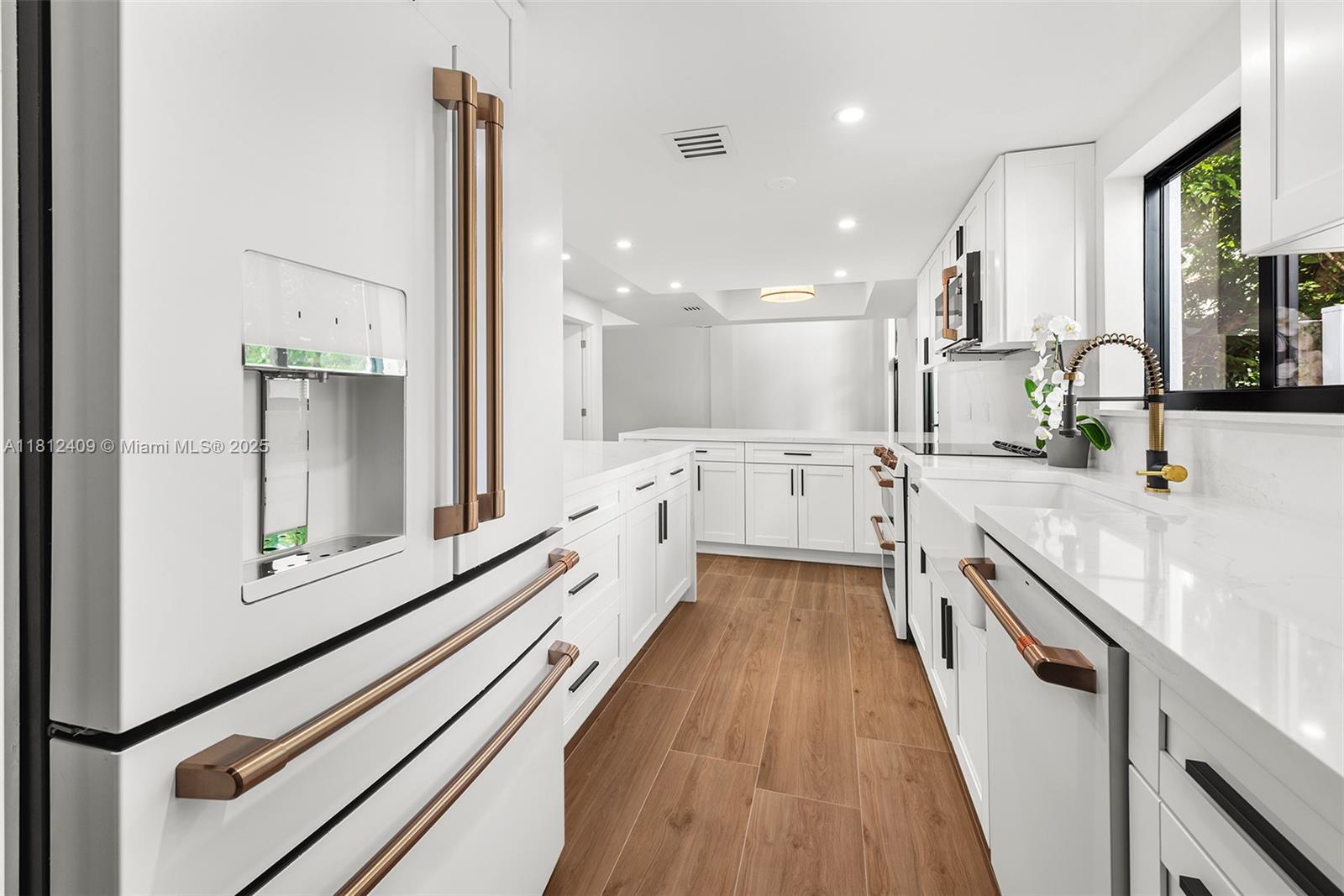 RHODES AMD NEW BISC - Residential Lease