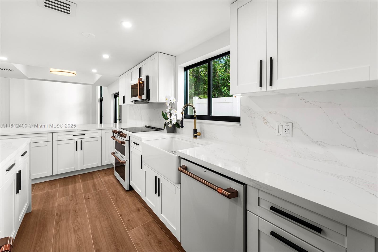 RHODES AMD NEW BISC - Residential Lease
