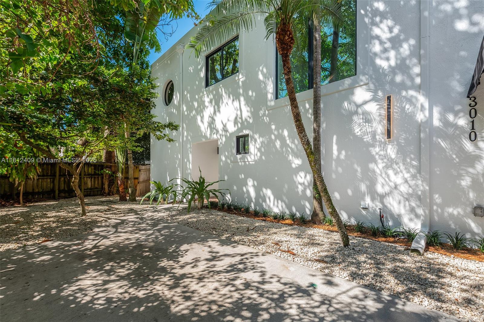 RHODES AMD NEW BISC - Residential Lease