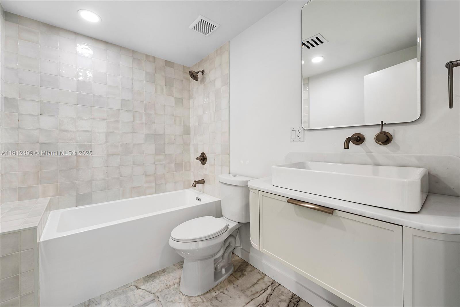 RHODES AMD NEW BISC - Residential Lease