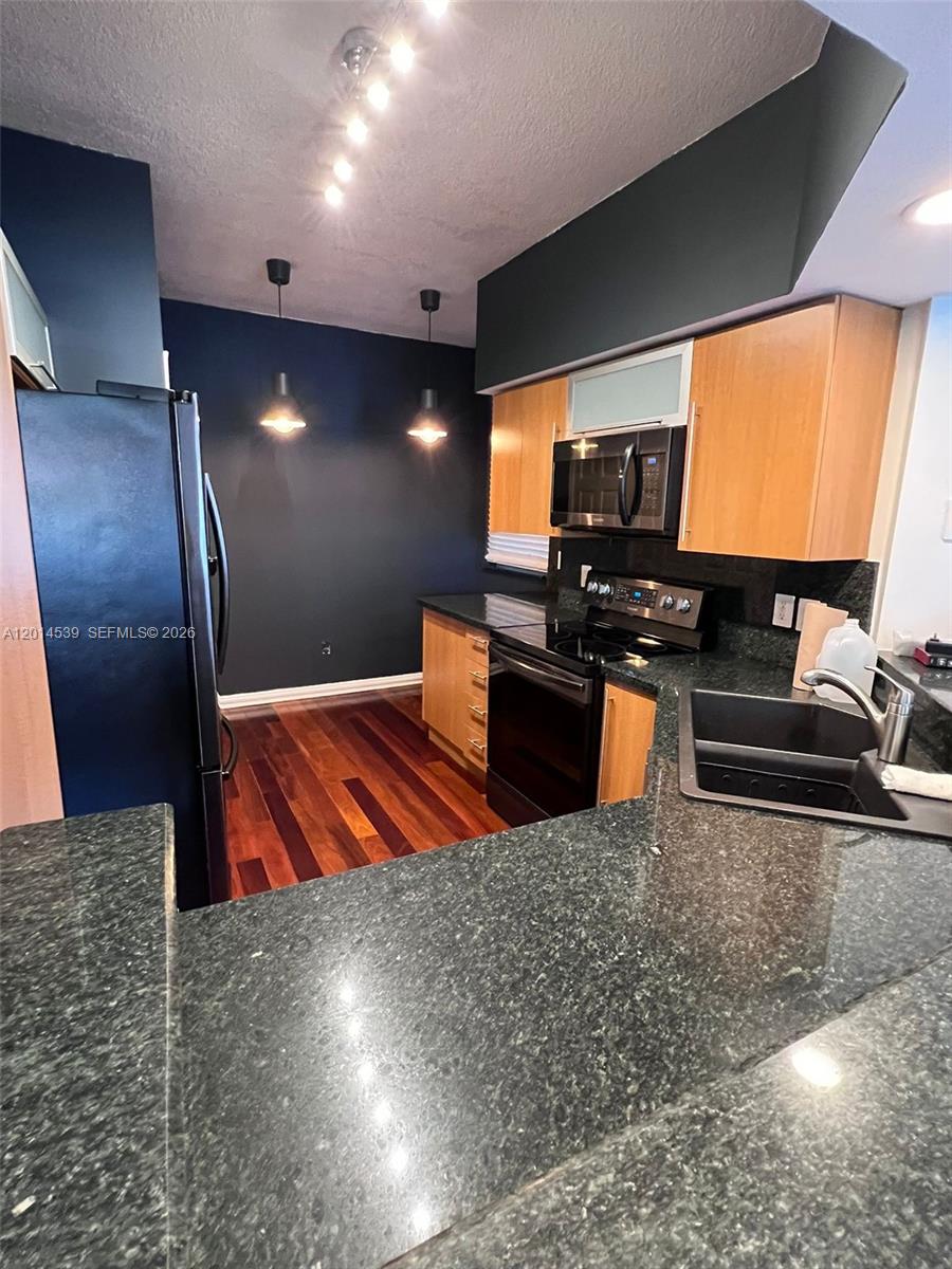 3165 NE 184th St 6304