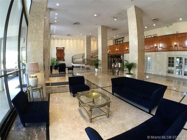 5601 Collins Ave 523