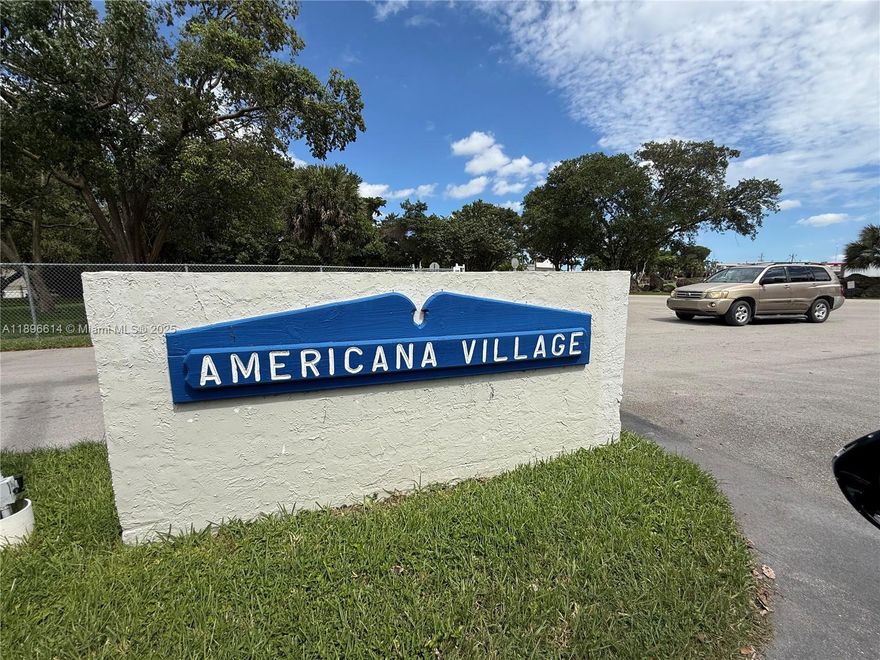 Cozy private studio with independent entrance in a gated community. Fully remodeled with ceramic floors, private bathroom, kitchenette with 2-burner stove, microwave, and refrigerator. Includes 1 parking space. Perfect for one person. Move-in ready and spotless!