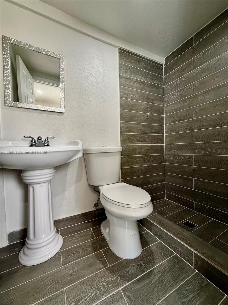 AMERICANA VILLAGE CONDO - Residential Lease