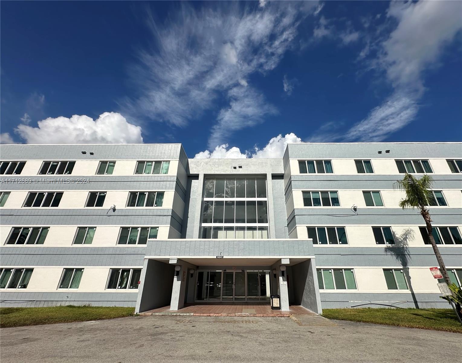 Beautiful freshly painted apartment, 2 bedrooms, both with walk-in closets and 2 shower bathrooms, a lot storage space inside of the apartment, additional room that you can use as a den or office, this unit is in the gated community of Naranja Lakes, the building has new roof, impact windows and fully exterior painted, the community is close to markets, shops, restaurants, the Florida Turnpike and more, 1 assigned parking space and lots of guest parking available.
Must see!