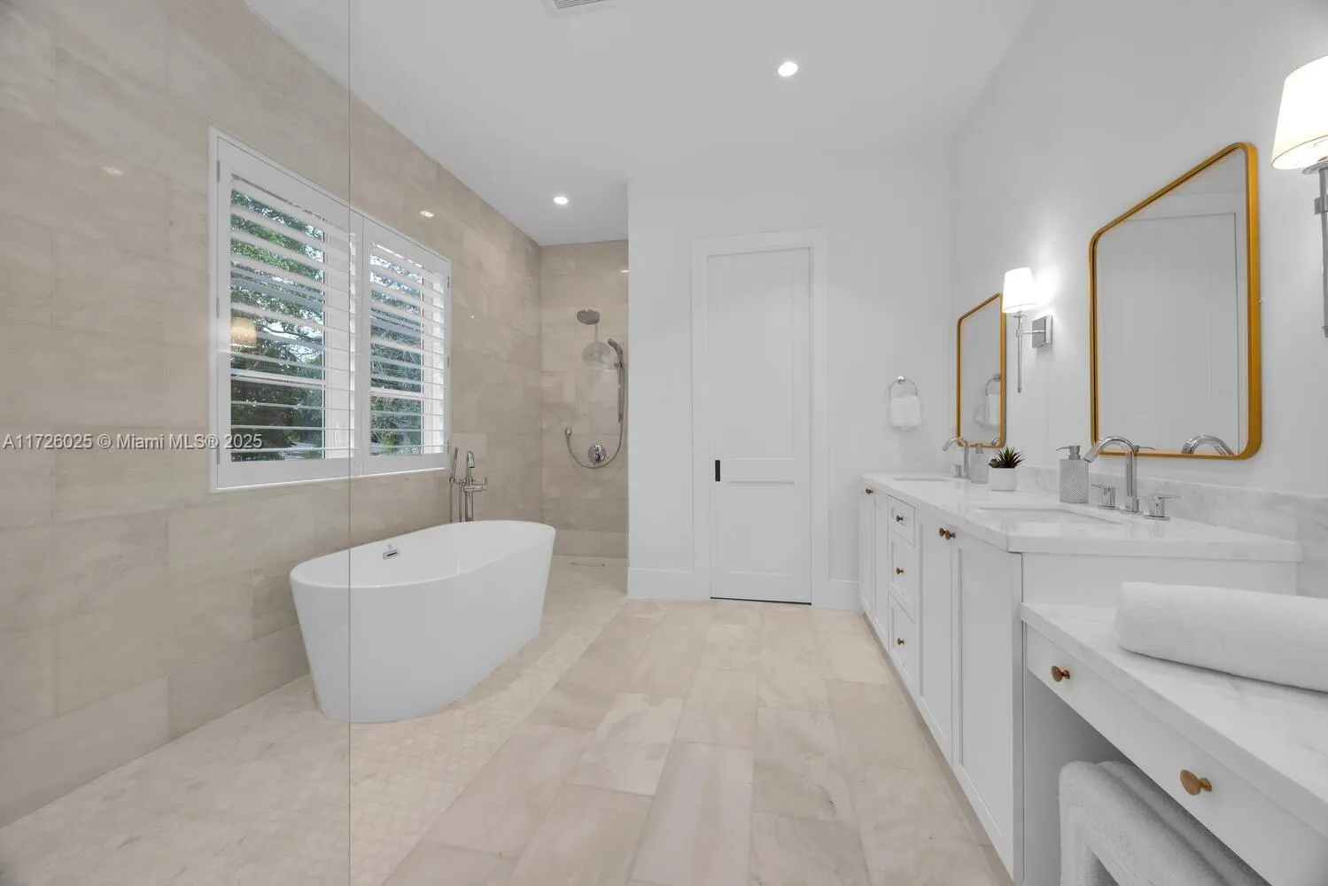 Coral Gables, Florida 33143, United States, 5 Bedrooms Bedrooms, ,6 BathroomsBathrooms,Residential,Pending,15620