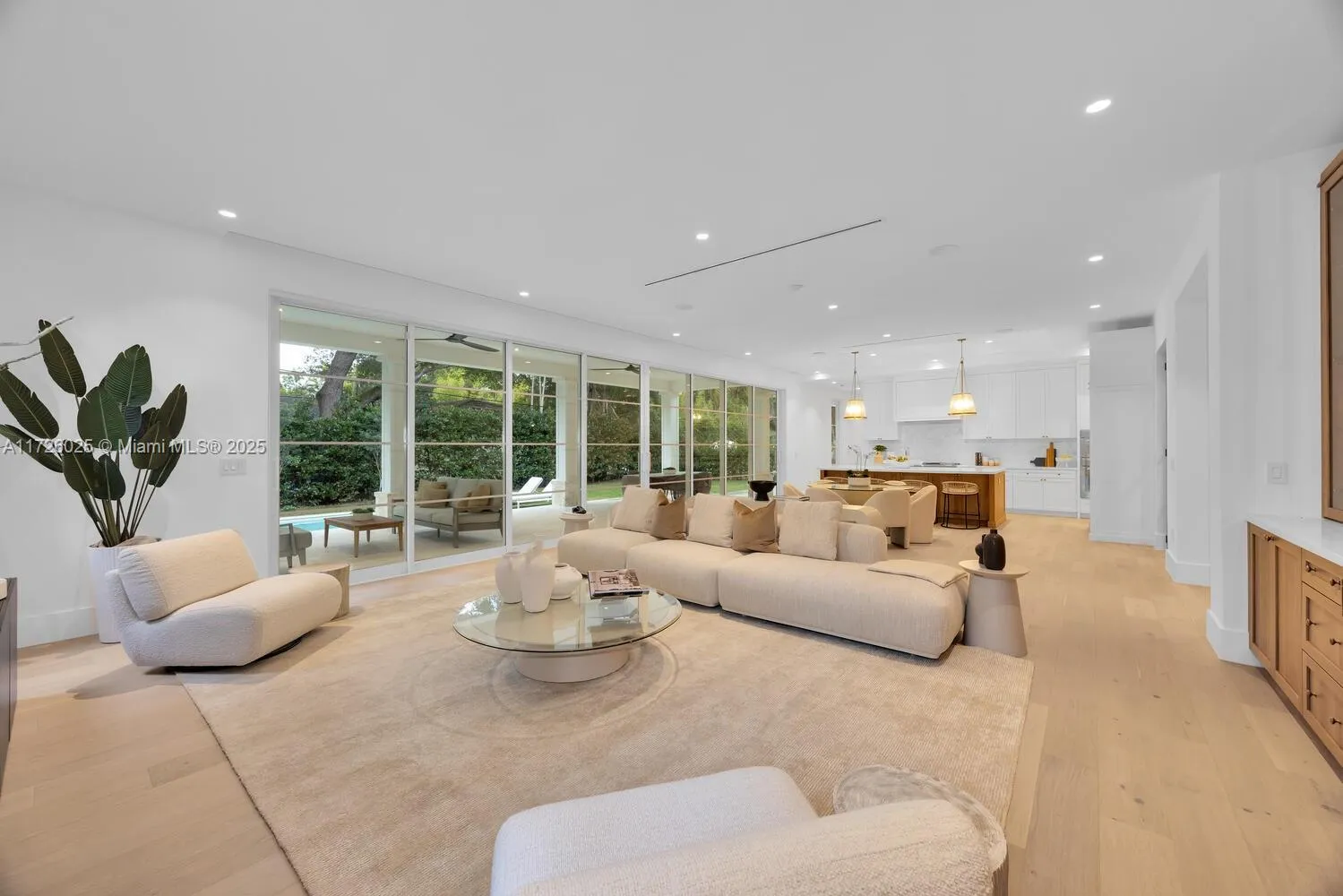 Coral Gables, Florida 33143, United States, 5 Bedrooms Bedrooms, ,6 BathroomsBathrooms,Residential,Pending,15620