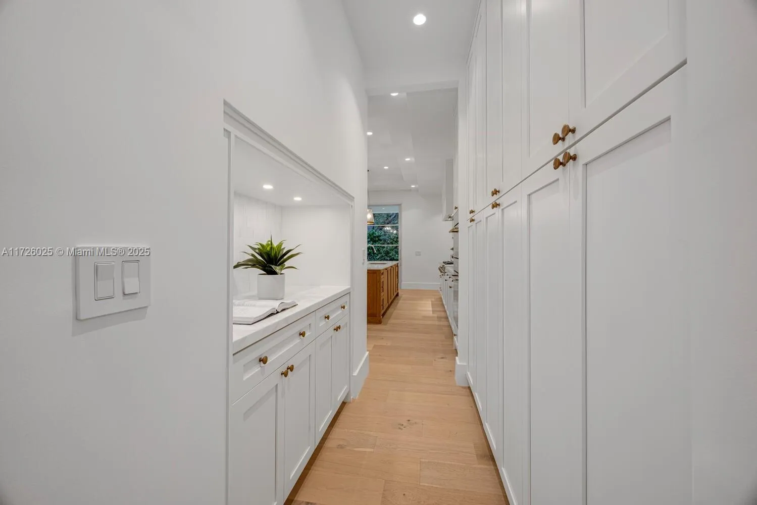 Coral Gables, Florida 33143, United States, 5 Bedrooms Bedrooms, ,6 BathroomsBathrooms,Residential,Pending,15620