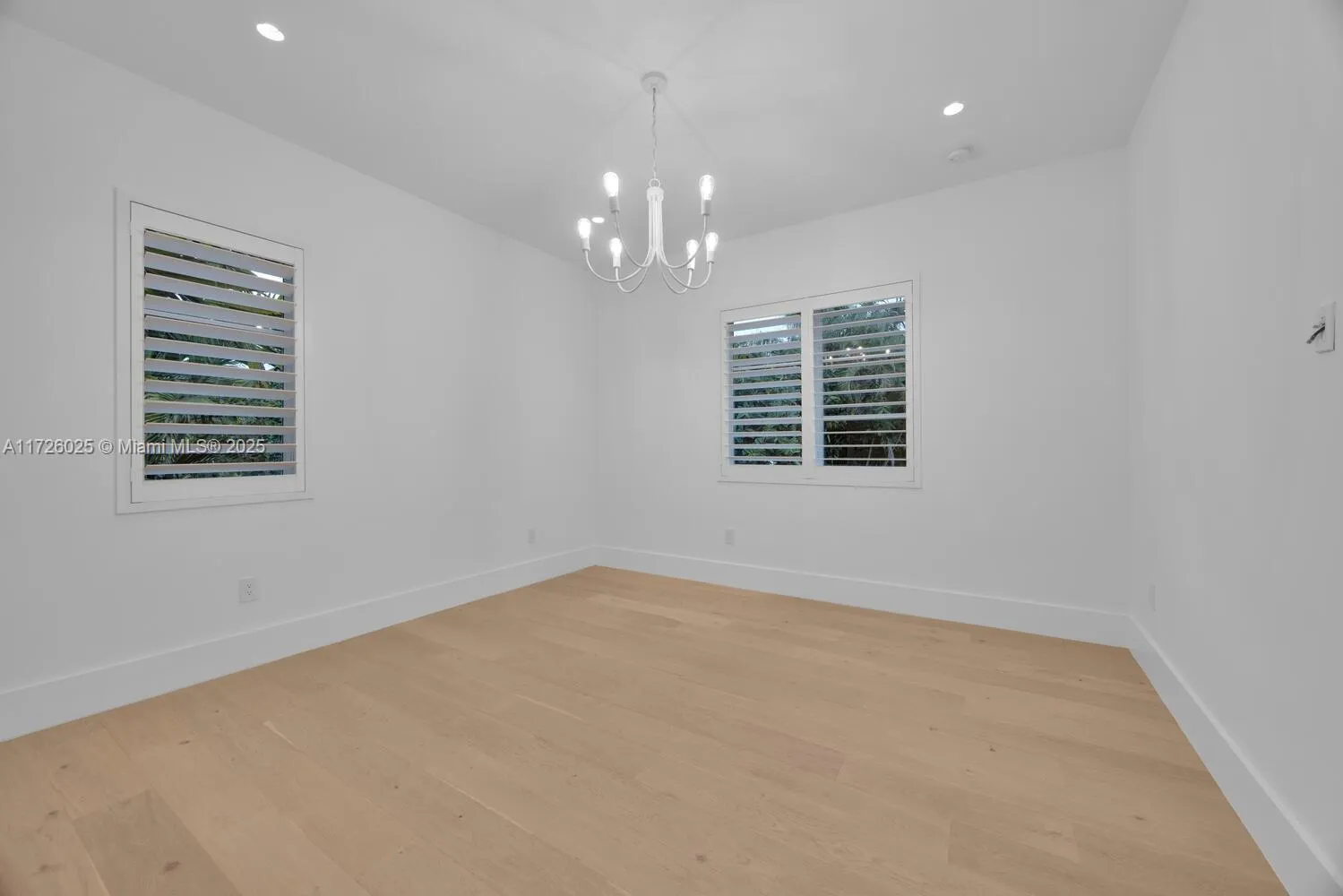 Coral Gables, Florida 33143, United States, 5 Bedrooms Bedrooms, ,6 BathroomsBathrooms,Residential,Pending,15620