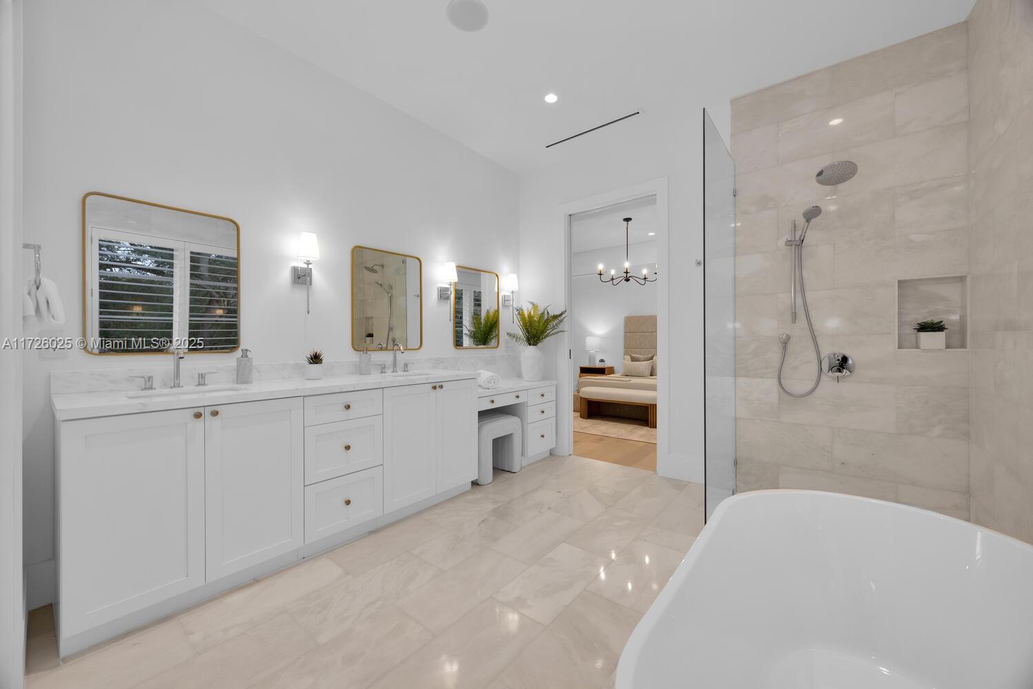 CORAL GABLES BISC BAY SEC - Residential