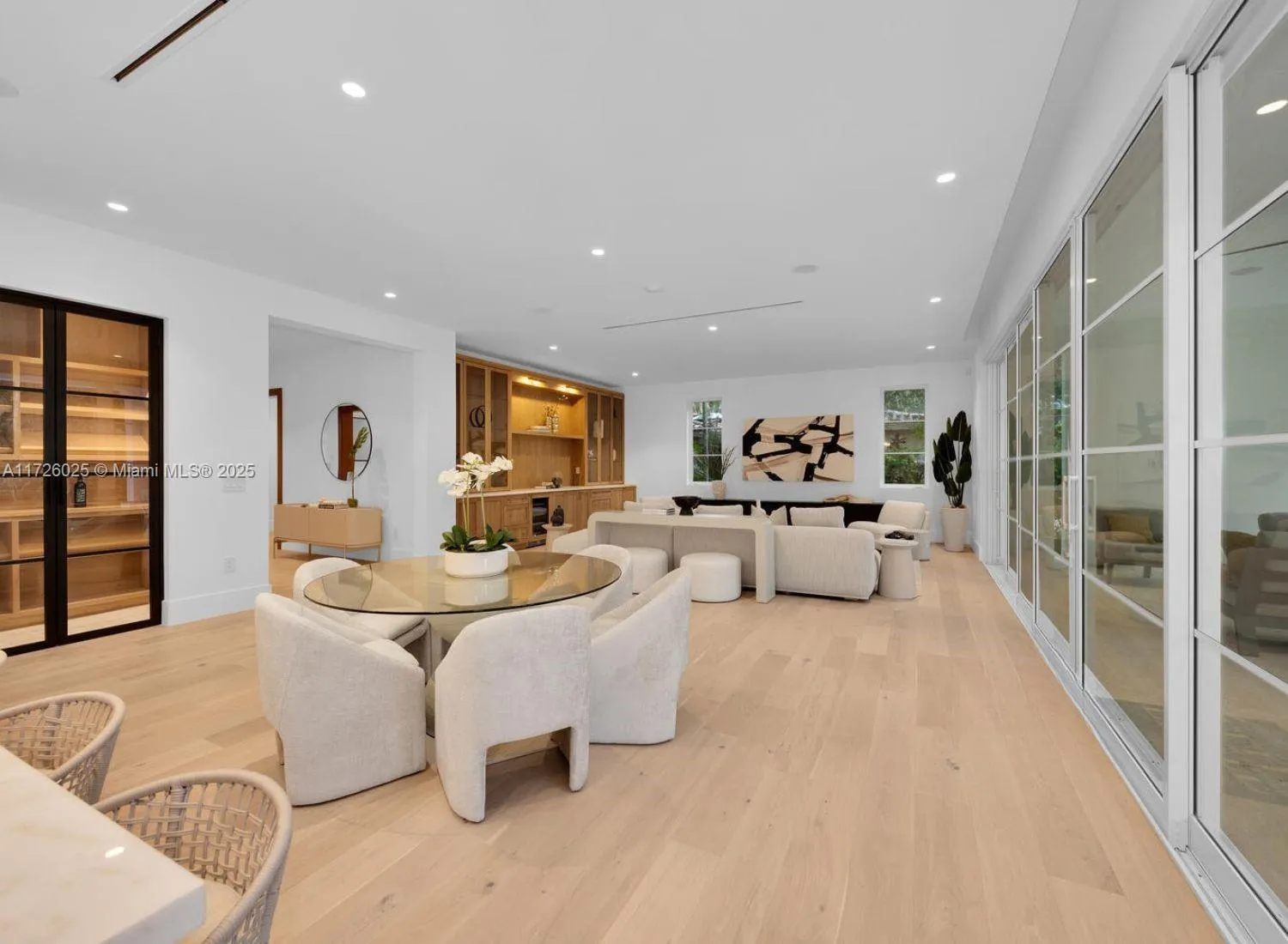 Coral Gables, Florida 33143, United States, 5 Bedrooms Bedrooms, ,6 BathroomsBathrooms,Residential,Pending,15620