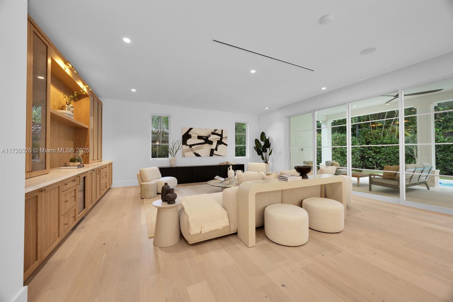 CORAL GABLES BISC BAY SEC - Residential