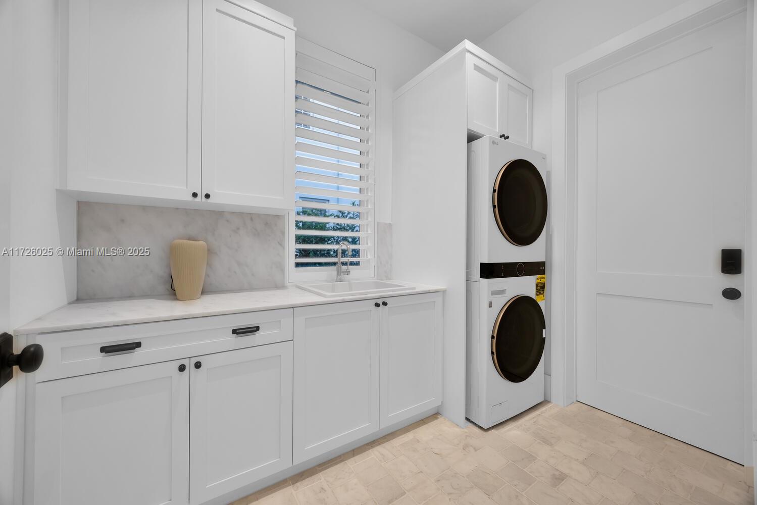 CORAL GABLES BISC BAY SEC - Residential