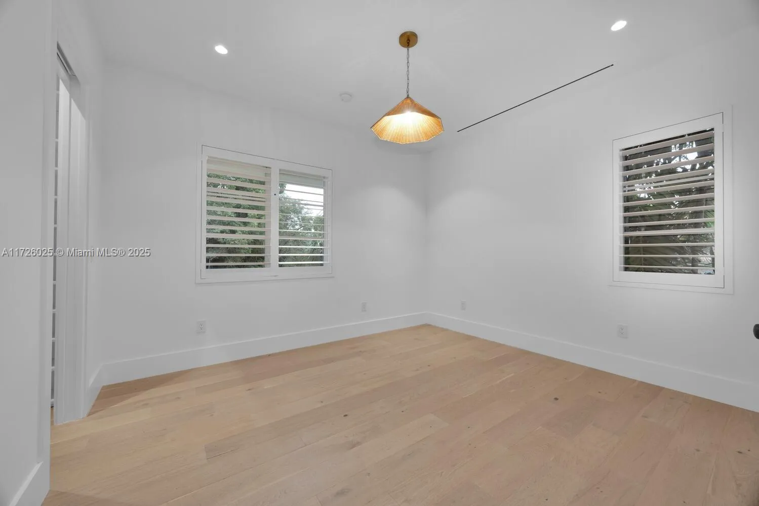 Coral Gables, Florida 33143, United States, 5 Bedrooms Bedrooms, ,6 BathroomsBathrooms,Residential,Pending,15620