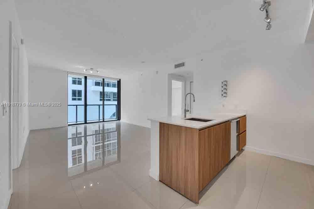 CASSA BRICKELL CONDO - Residential
