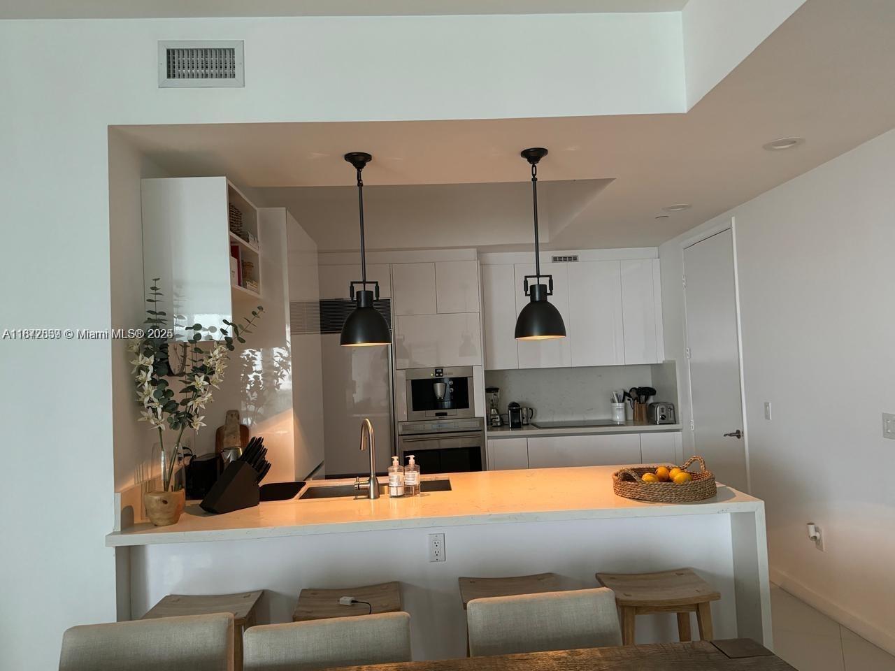 TDR TOWER III CONDO - Residential Lease