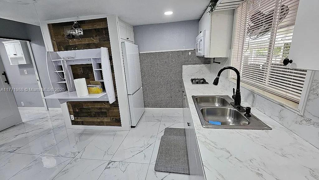 University Lakes - Residential